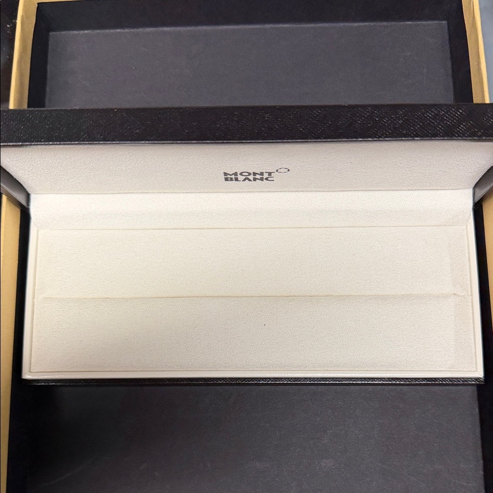 Montblanc White and Black pen case